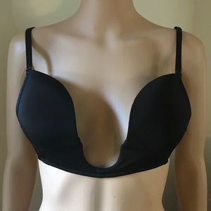 Victoria’s Secret size 36B plunge bra